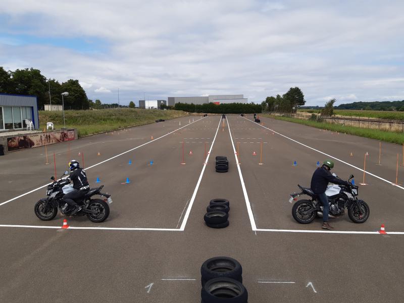 Pleins Phares au Mans Saint Saturnin - Piste moto privée permis A1 et A2 sur Kawasaki Z650, et AM et BSR