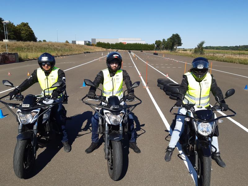 Pleins Phares au Mans pour passer votre permis voiture et permis moto - piste moto privée à Saint Saturnin